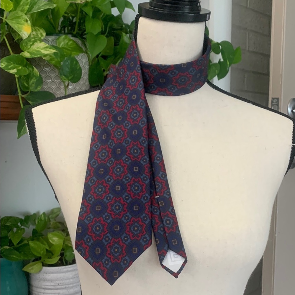 Guy LaRoche Vintage Made in USA Silk Tie Navy Red Floral 60"L x 3.25"W